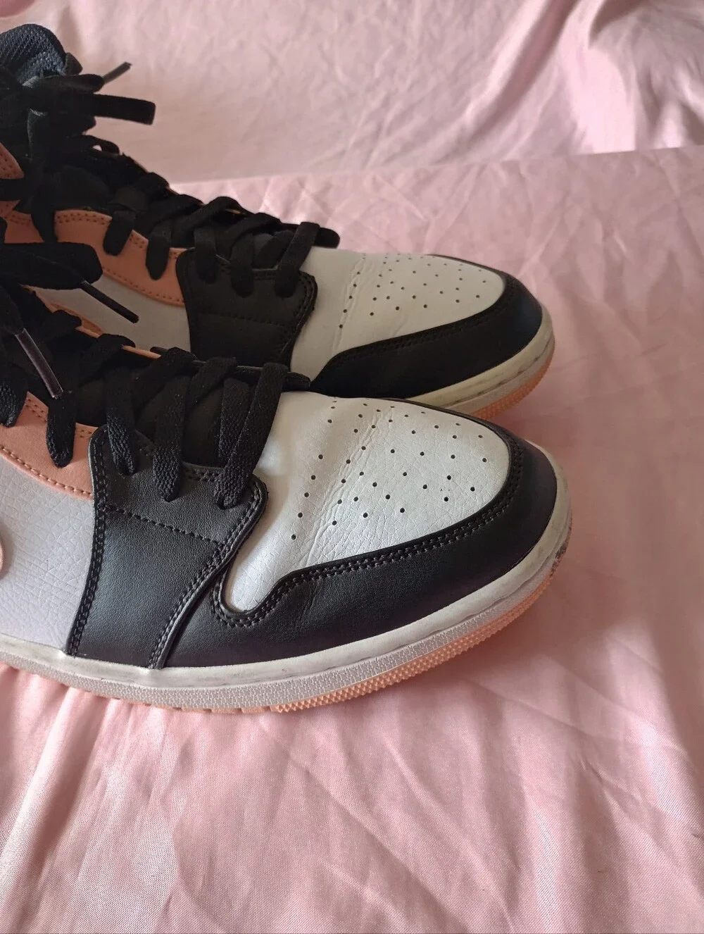 Nike Air Jordan 1 Mid Crimson Tint 554724-133 Shoes Sneakers Pink Men’s Size 12